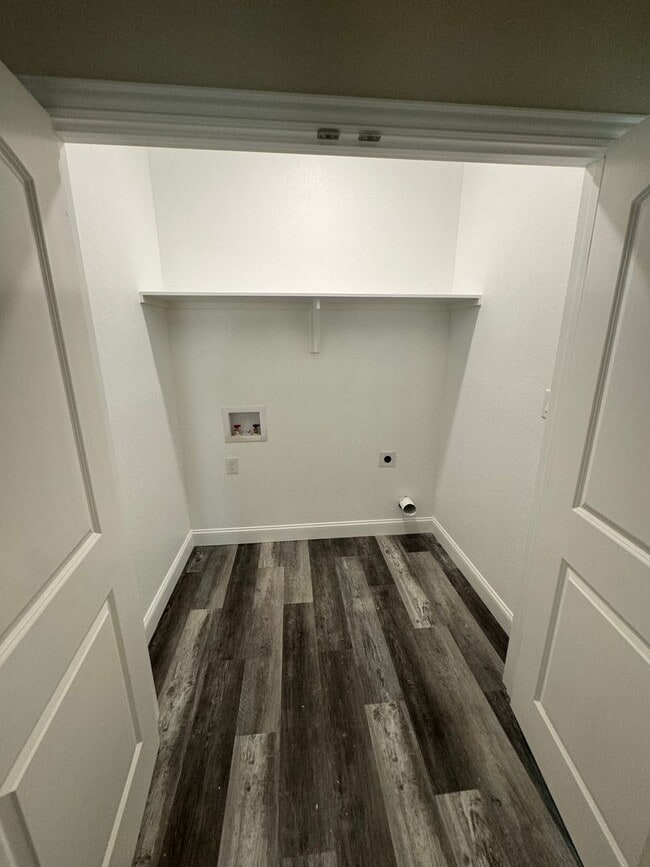 Building Photo - Peaster ISD Modern Living at its best - HI...