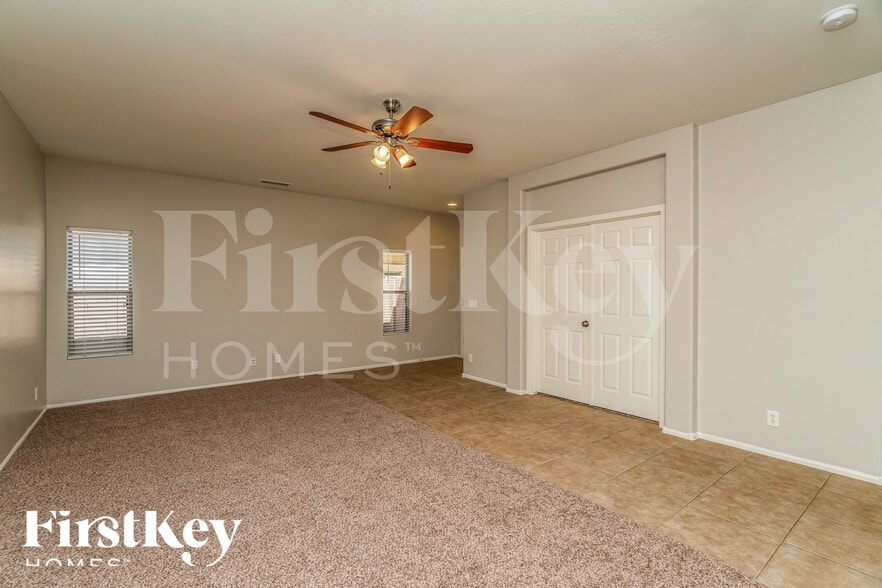 Building Photo - 931 W Oak Tree Ln