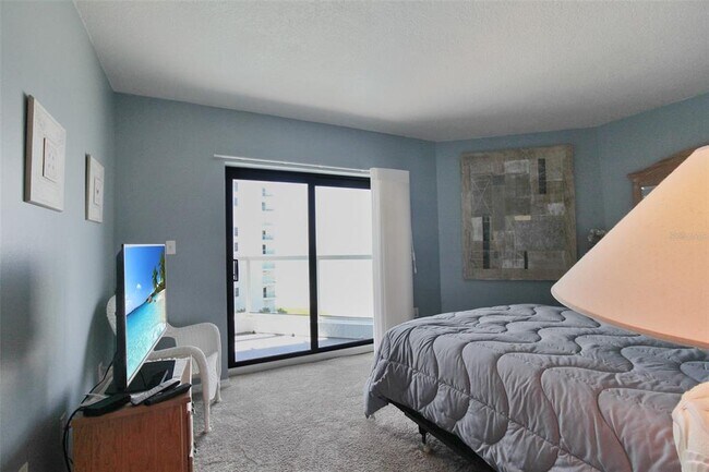 Building Photo - 1050 Longboat Club Rd