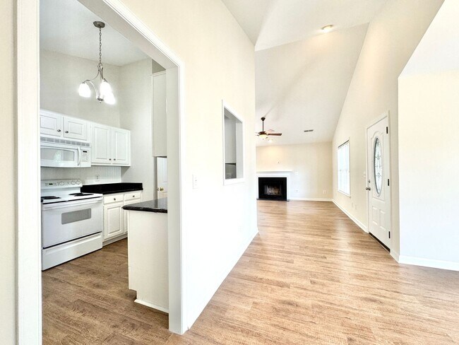 Building Photo - Adorable 3 Bedroom Home in High Point!