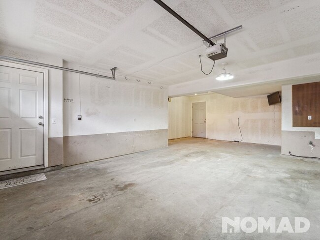 Building Photo - 3 Bedroom Condo in Denver
