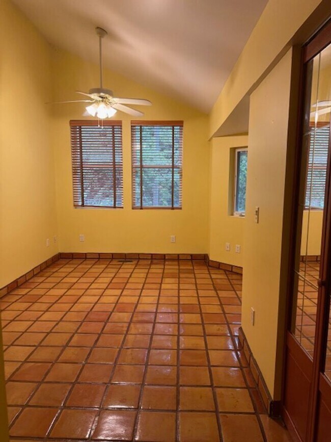 Building Photo - Potomac View