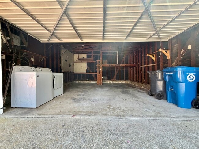 Building Photo - Spacious 3BD Manhattan Beach Home with Brand New Flooring, Large Den & 2-Car Garage