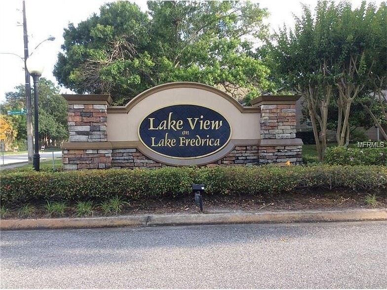 Building Photo - 6037 Scotchwood Gln