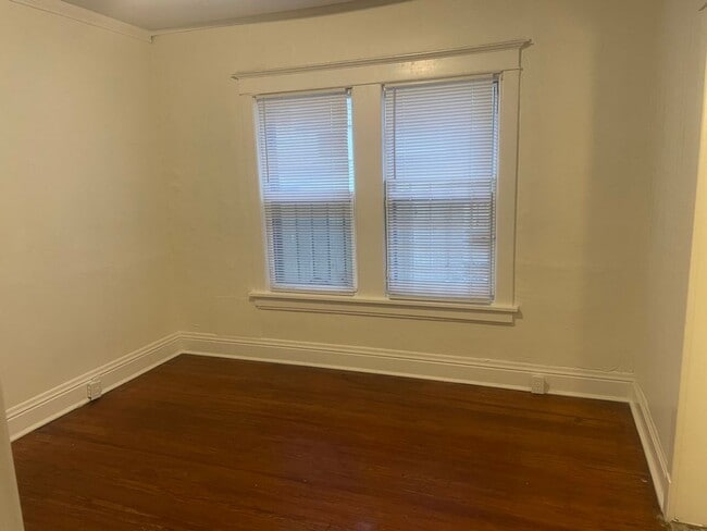 Building Photo - This 1141 square foot single family home h...