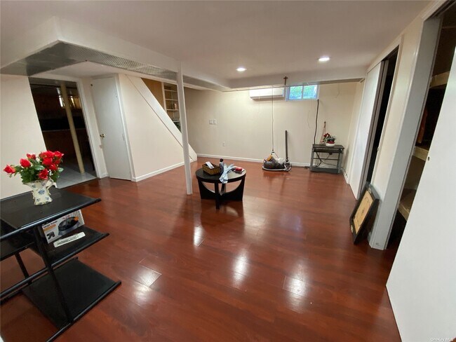 Building Photo - 73 Thorman Ave