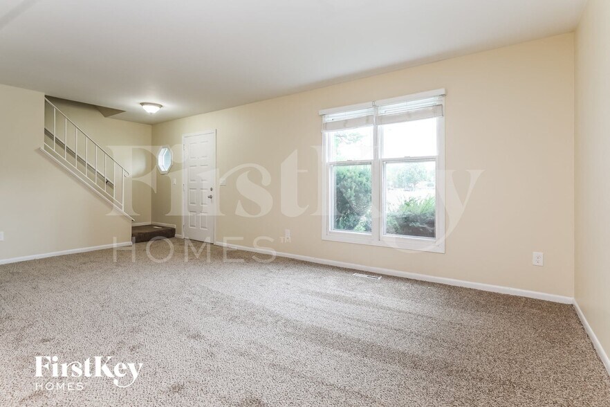 Building Photo - 800 Shady Ln