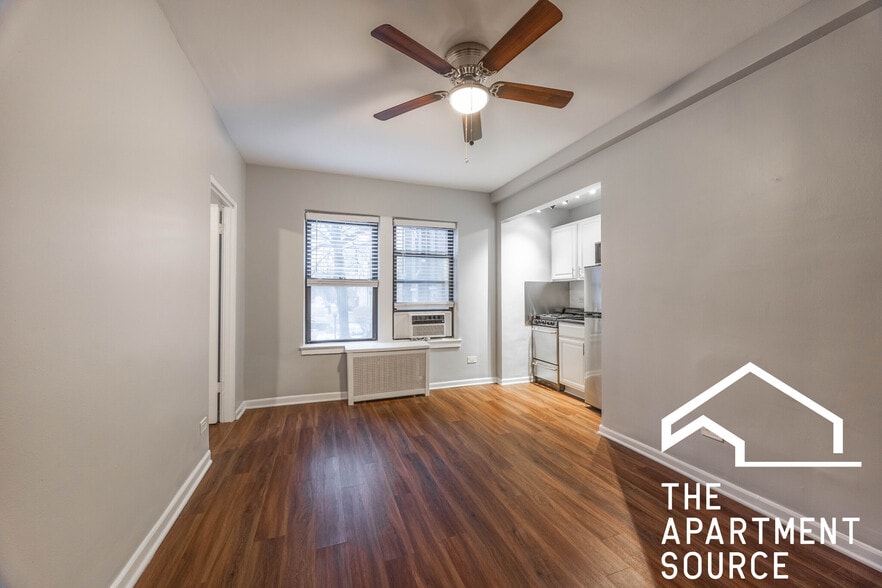 Building Photo - 1200 N La Salle Dr