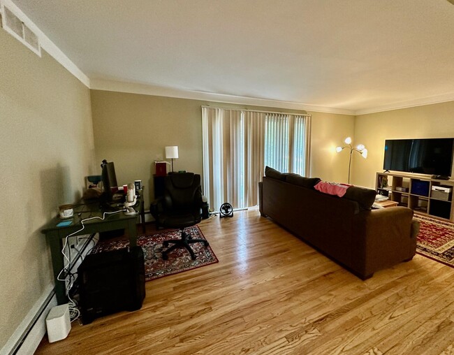 Building Photo - 1237 Island Dr