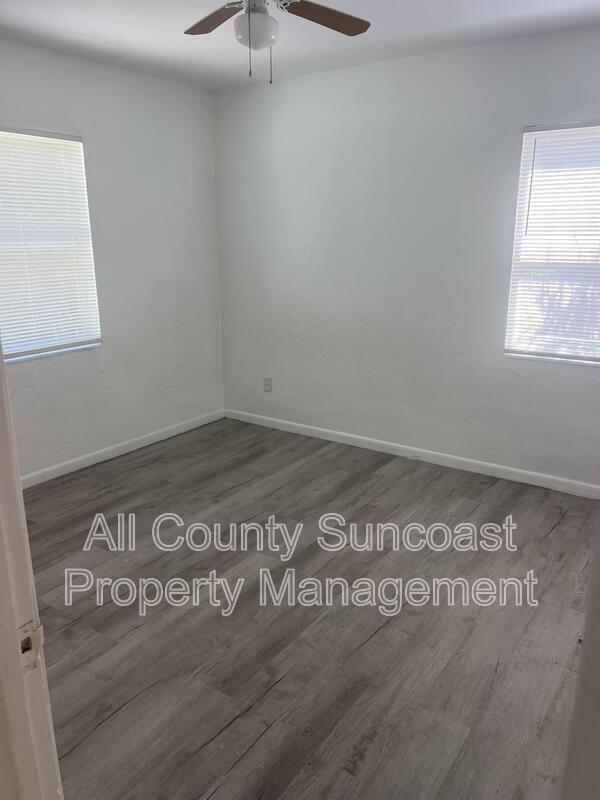 Building Photo - 4814 10th Ave N