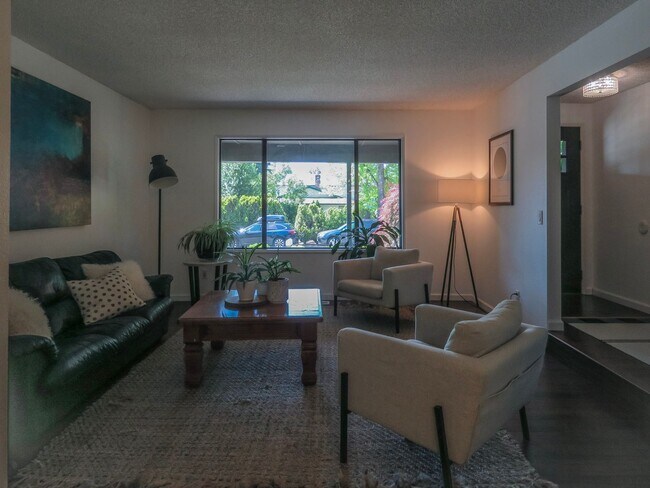 Building Photo - Coming Soon !!! 4 Bedroom Tualatin Home Available - Inquire today !!!