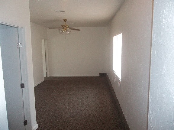Building Photo - 2520 Oak Glen Way