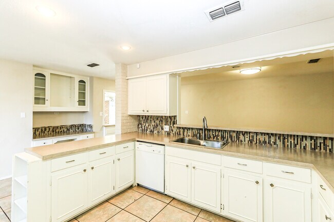 Building Photo - 2517 33rd St