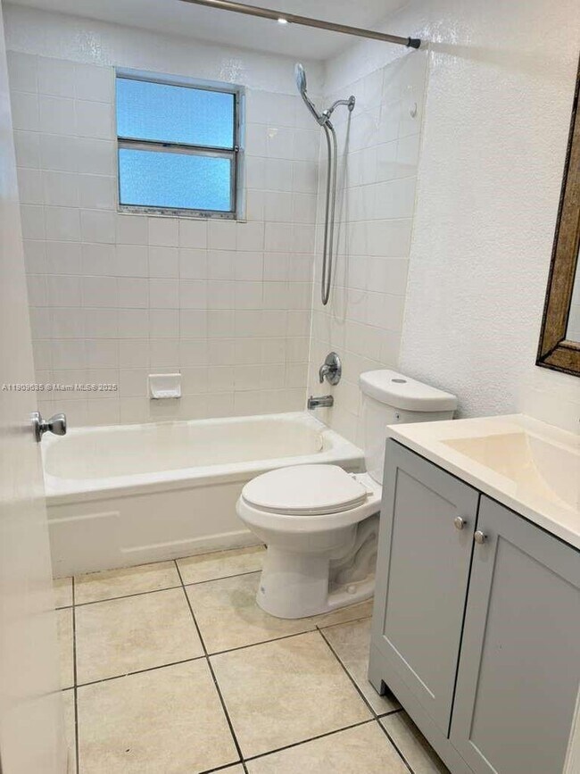 Building Photo - 4841 NW 9th Dr