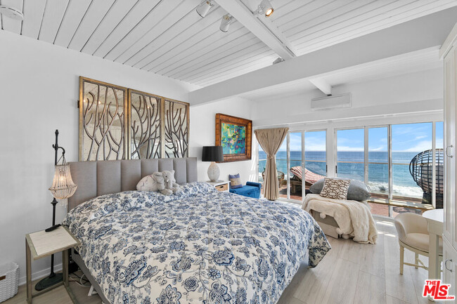 Building Photo - 27060 Malibu Cove Colony Dr