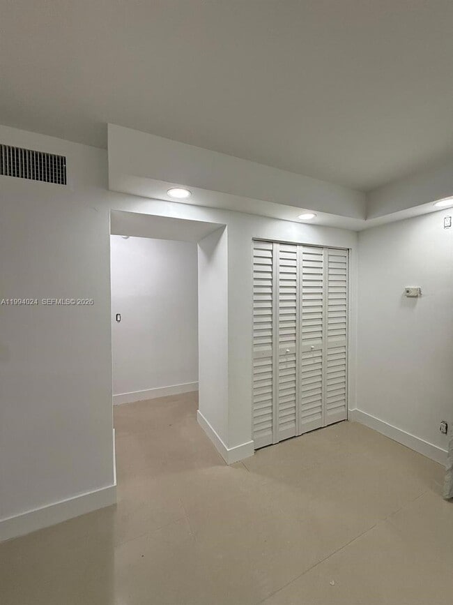 Building Photo - 101 SE 6th Ave