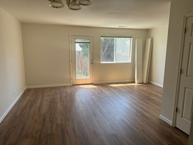 Building Photo - 310 Terry NE Ln