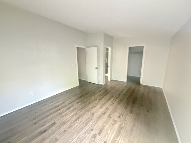 Building Photo - 8442 Everett Way