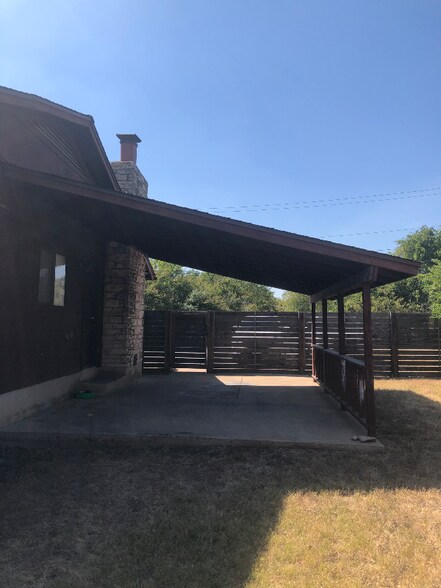 Building Photo - 702 Ranch Rd