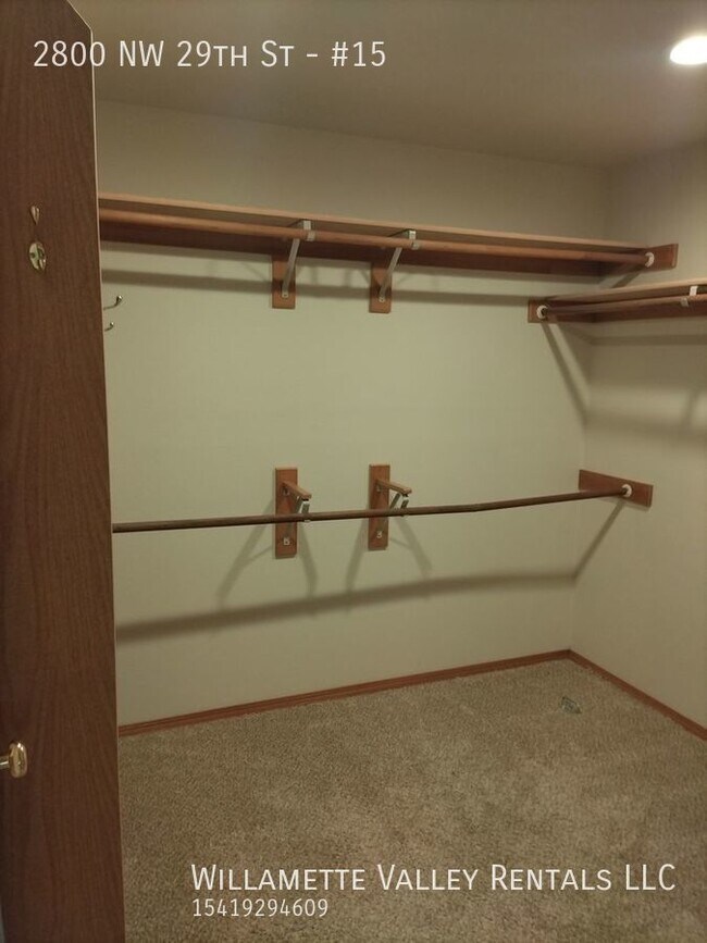 Building Photo - Furnished townhouse in NW Corvallis
