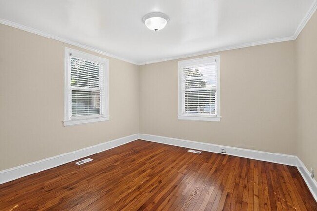 Building Photo - Charming 2BD/1BA Home Near Lakewood Park!