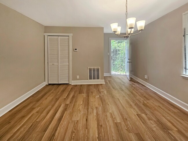 Building Photo - 382 Cologne Dr SE