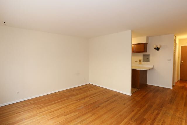 Building Photo - 663 W Wrightwood