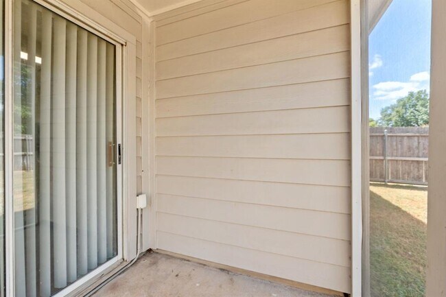 Building Photo - 160 Prairie Springs Loop
