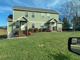 Building Photo - 1466 Sandy Cir