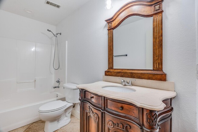 Building Photo - Charming 3-Bedroom Home for Rent in Fayett...
