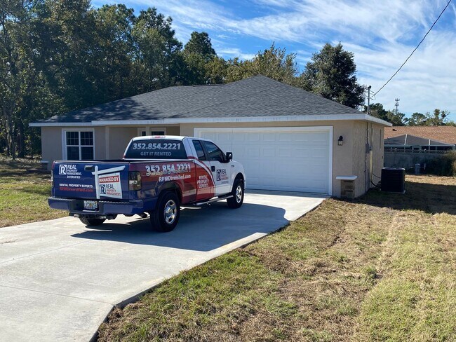 Building Photo - 10 Hemlock Cir Ct