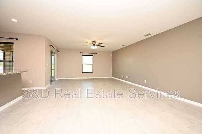 Building Photo - 1563 Swan Lake Cir