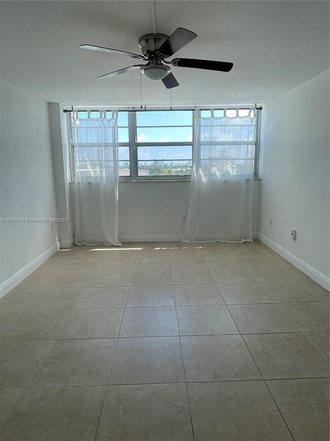 Building Photo - 13155 Ixora Ct