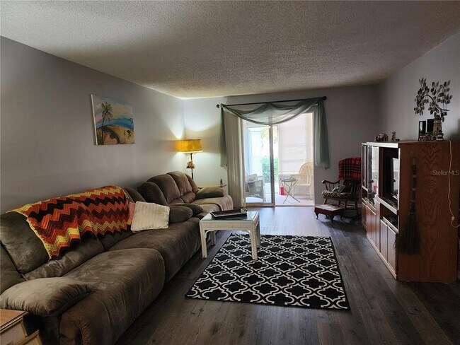 Building Photo - 3064 Lake Bayshore Dr