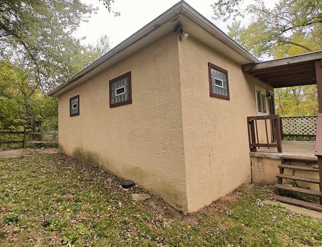 Building Photo - 2 Bedroom, 1 Bath Rent To Own Only... CALL...