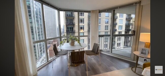 Building Photo - 40 E Delaware Pl