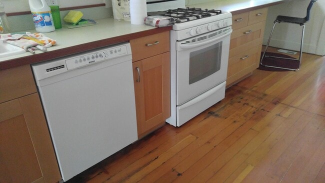 Building Photo - 28 Moss Ave