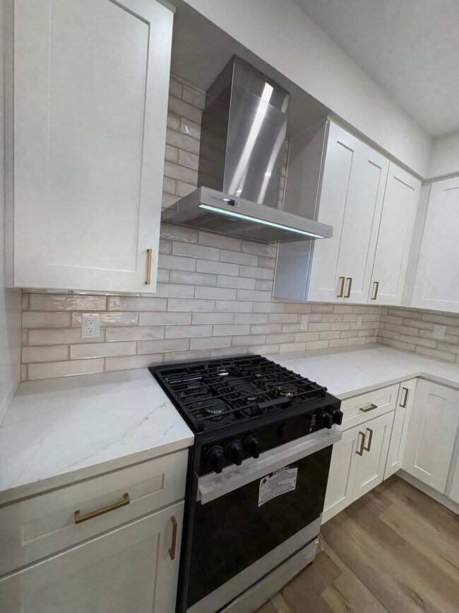 Building Photo - 260 Donax Ave