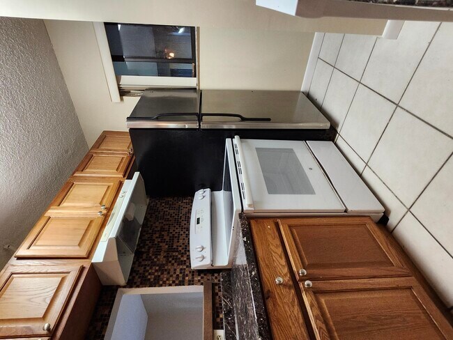 Building Photo - 545 Trace Cir