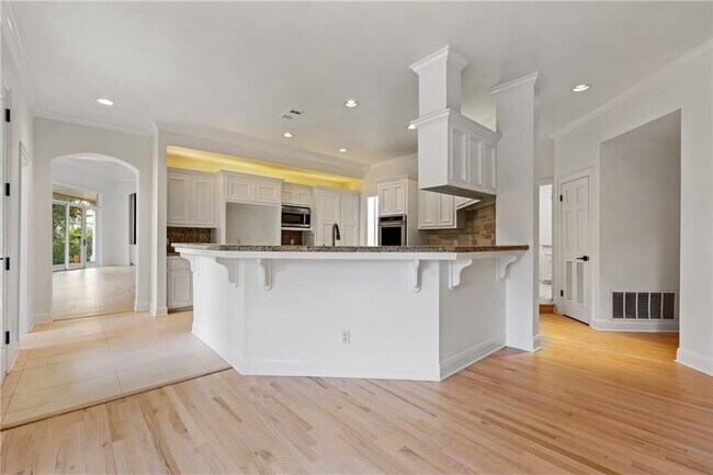 Building Photo - 16018 Fontaine Ave