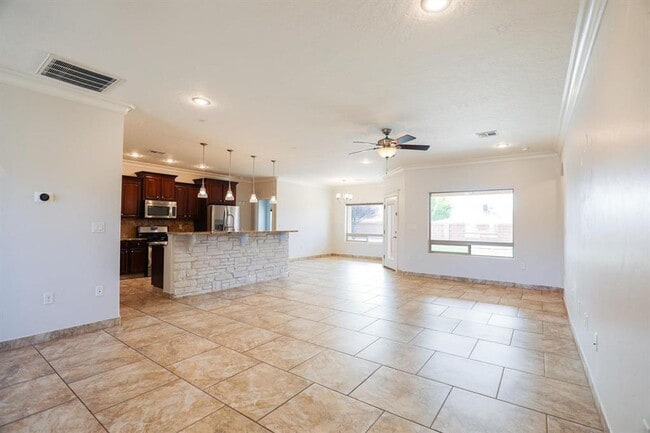 Building Photo - Beautifully Kept 4 Bedroom Home with Solar...