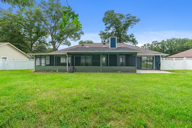 Building Photo - **Available February 2026***Welcome Home :: 3/2 with oversized fenced backyard in Indian Pines!