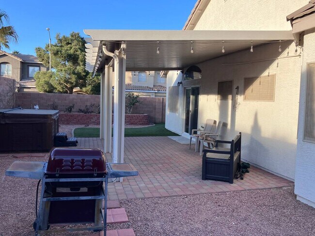 Building Photo - IMMACULATE FURNISHED 3BEDROOM GREEN VALLEY BEAUTY!