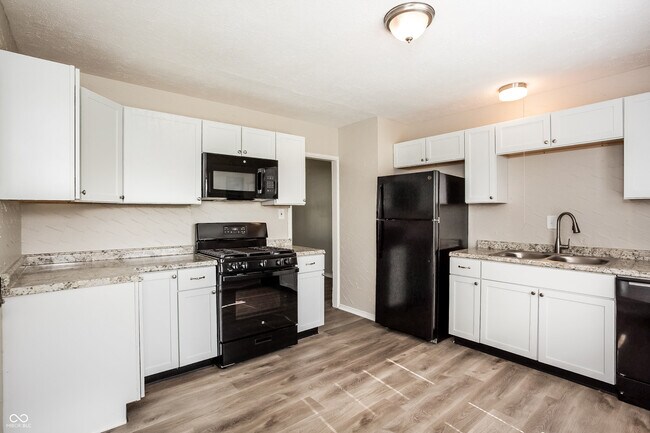 Building Photo - 4851 N Kenyon Dr