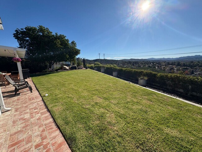 Building Photo - Lovely Thousand Oaks Rental with Expansive Yard and Mountain Views