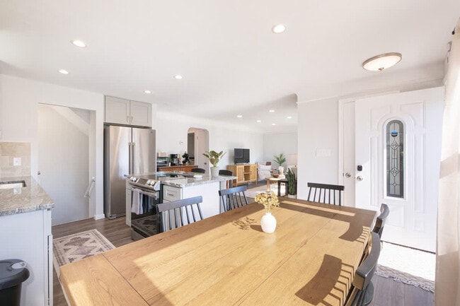 Building Photo - 7906 Lanyard Dr