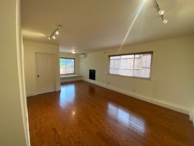 Building Photo - 340 Bishop Ave