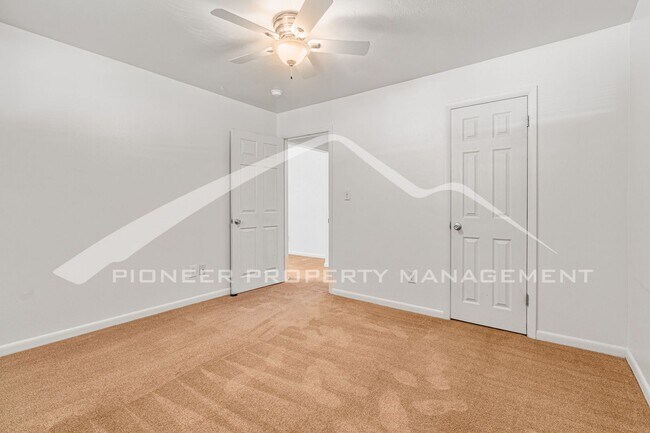 Building Photo - Charming Unit with Central AC,  Washer/Dryer, And Water, Sewer, Electric/Gas, and Trash removal I...