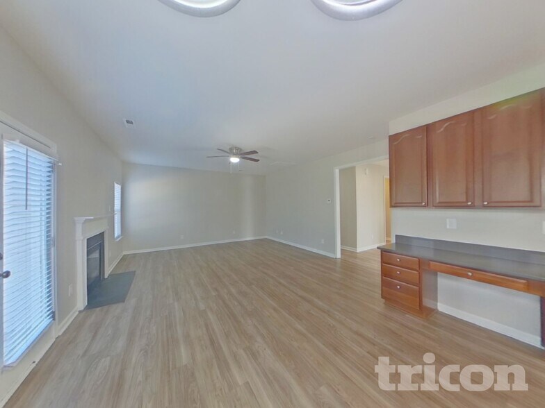 Building Photo - 1001 Southridge Dr