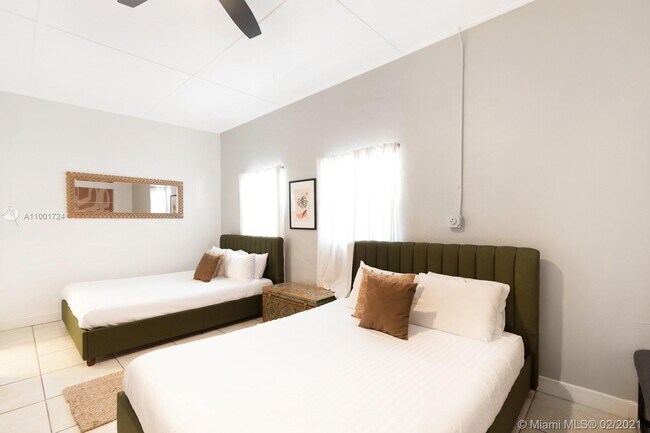 Building Photo - 5943 Biscayne Blvd